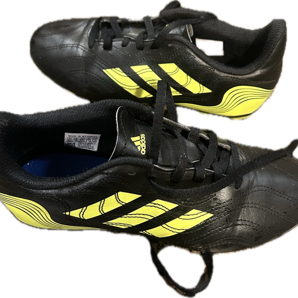 Kids Copa ADIDAS soccer cleats size 3.5